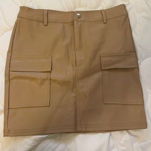 Faux leather beige skirt